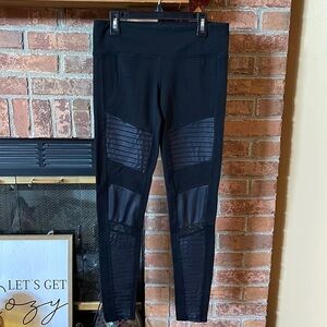 Alo Yoga Black/Black Glossy Moto Leggings